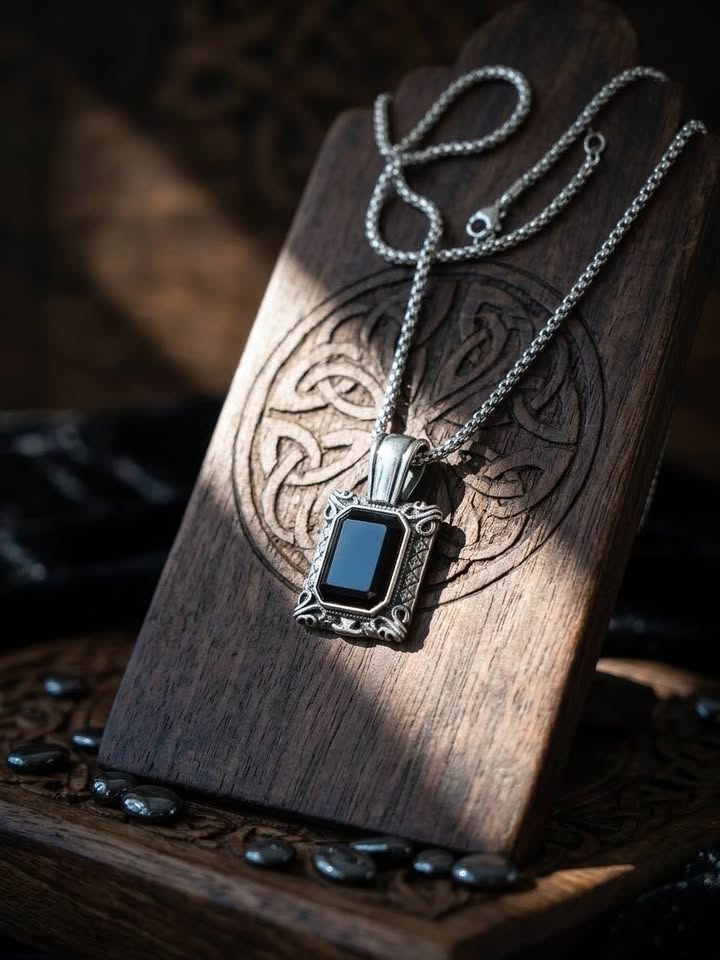Gothic Emerald-Cut Black Pendant Necklace